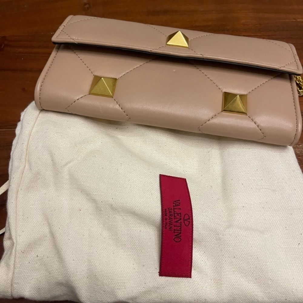 NEW‼️ Valentino Garavani - Picture 12 of 17